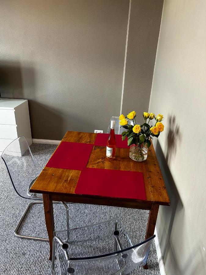 Ferienwohnung Traumhafter Altbaucharme In Zentraler Lage Kiel Exterior foto